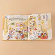 Конни помогает маме