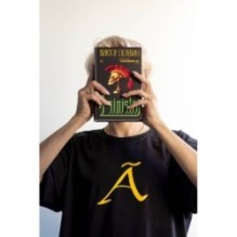 Набор подарочный: новая книга Пелевина "A Sinistra", футболка с буквой XL, стикерпак - всё в боксе